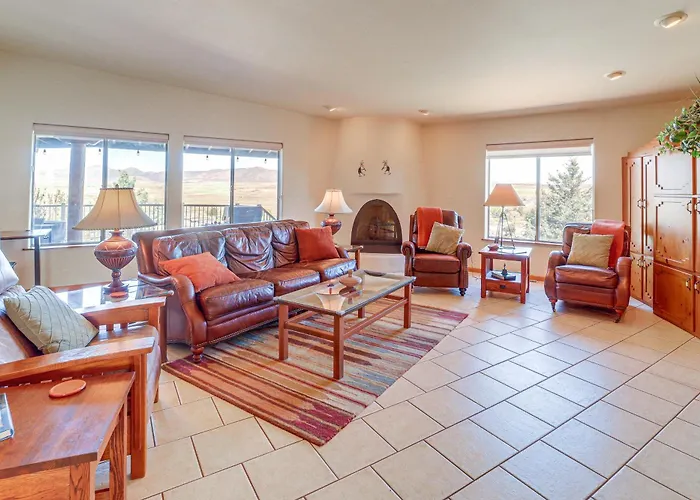 Golfer's Haven! Mtn-view Gem W/ Pool Access *