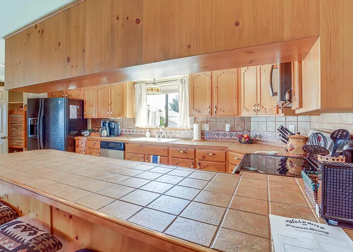 Golfer's Haven! Mtn-view Gem W/ Pool Access