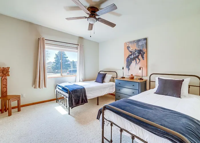 Golfer's Haven! Mtn-view Gem W/ Pool Access