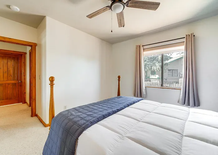 Golfer's Haven! Mtn-view Gem W/ Pool Access Holiday home