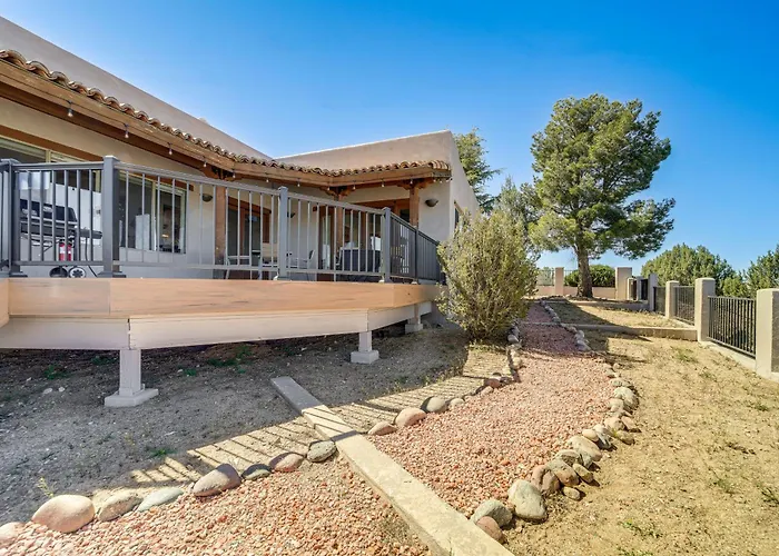 Golfer's Haven! Mtn-view Gem W/ Pool Access Holiday home